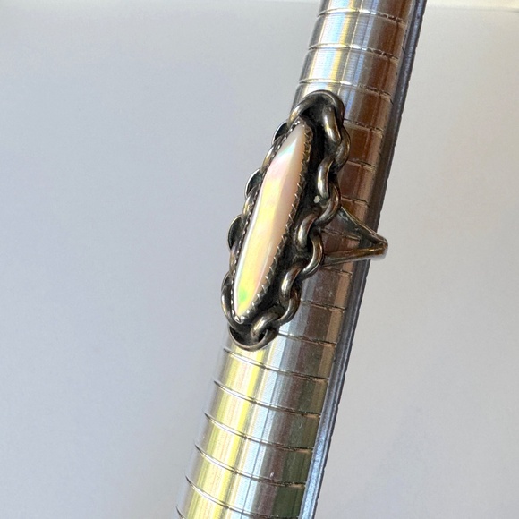 Oval Shell Ring Size 6 1/2, MOP Silver 1970s - Picture 7 of 7